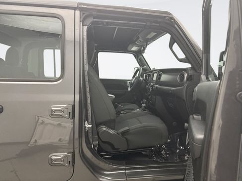 Used 2022 Jeep Gladiator Sport AWD/4WD image 16