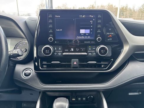 Used 2020 Toyota Highlander LE image 18