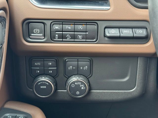 Used 2023 Chevrolet Suburban High Country w/ Premium Package 2 AWD/4WD image 35