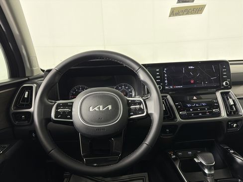 Certified 2022 Kia Sorento S w/ Panoramic Sunroof Package image 20