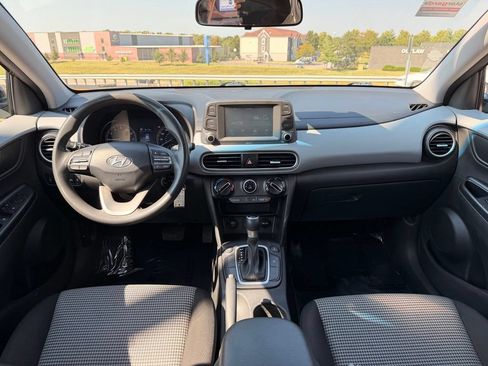 Used 2021 Hyundai Kona SE AWD/4WD image 3