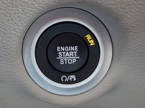 Used 2023 Chrysler Pacifica Limited FWD image 24