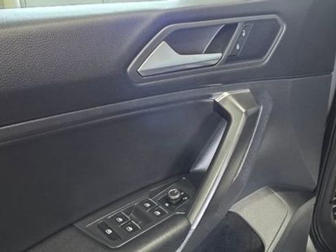 Used 2021 Volkswagen Tiguan SE R-Line image 12