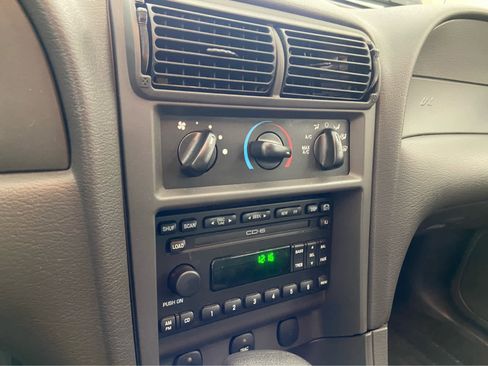 Used 2002 Ford Mustang Deluxe image 23