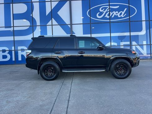 Used 2019 Toyota 4Runner SR5 Premium image 8