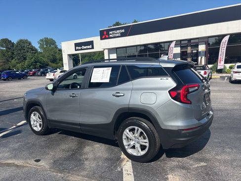 Used 2023 GMC Terrain SLE w/ Driver Convenience Package AWD/4WD image 5