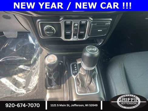 Used 2019 Jeep Wrangler Unlimited Sahara image 12