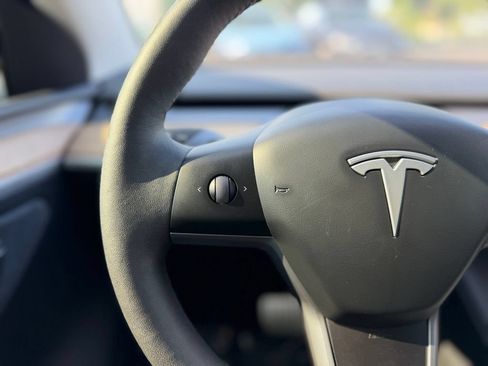 Used 2024 Tesla Model Y Performance AWD/4WD image 33