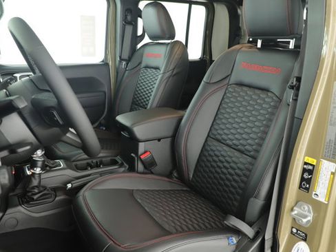 New 2025 Jeep Gladiator Rubicon w/ Convenience Group image 17