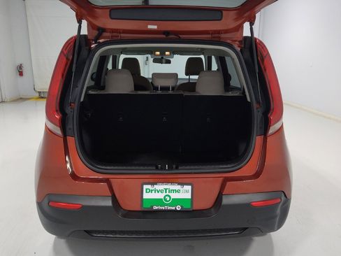 Used 2022 Kia Soul LX image 29