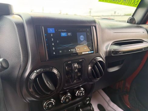 Used 2014 Jeep Wrangler Unlimited Sahara w/ Dual Top Group AWD/4WD image 33