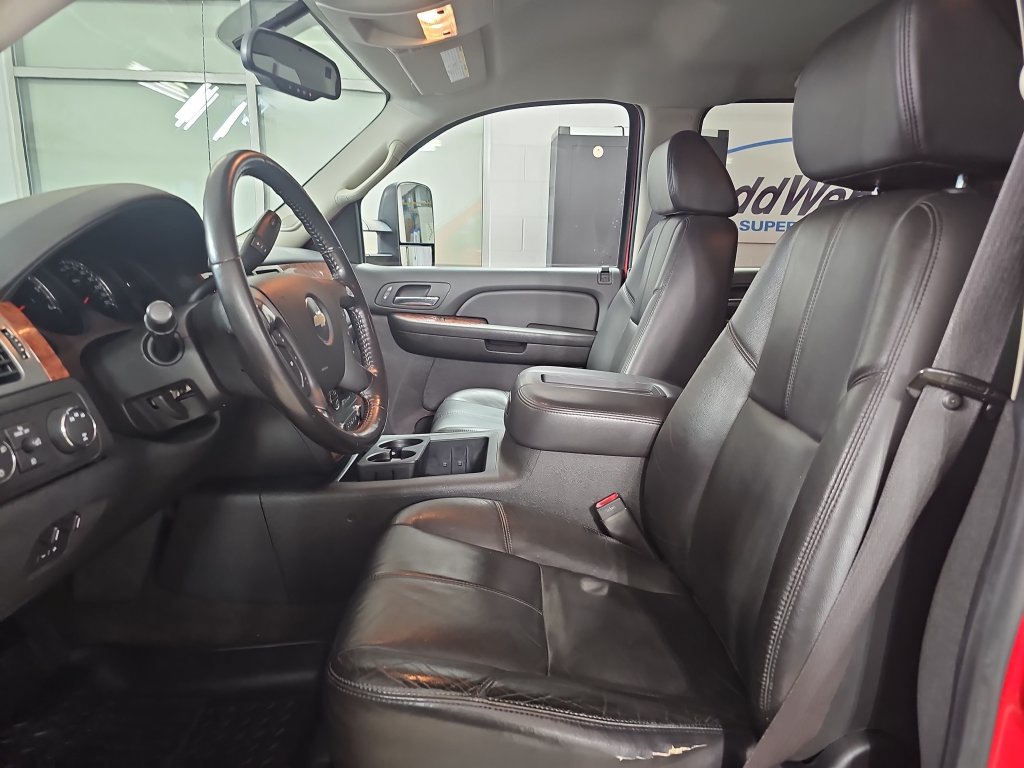 Used 2008 Chevrolet Silverado 2500 LTZ w/ Safety Package AWD/4WD image 18
