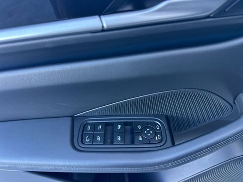 Used 2025 Porsche Macan 4S Electric AWD/4WD image 12
