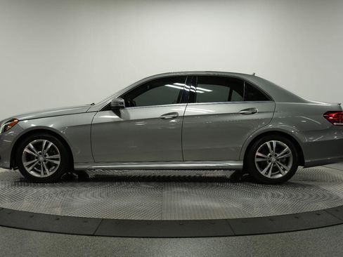 Used 2014 Mercedes-Benz E 250 BlueTEC Sedan image 4