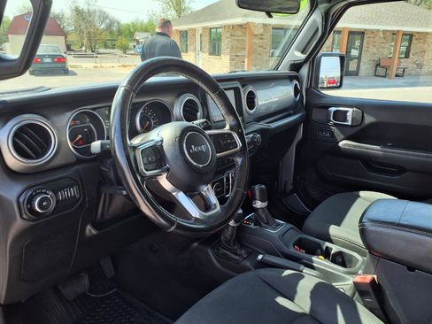 Used 2020 Jeep Wrangler Unlimited Sahara AWD/4WD image 11