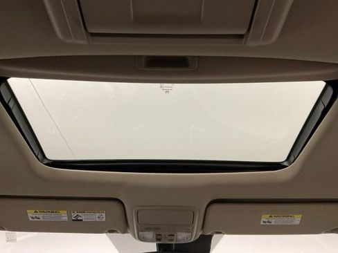 Used 2016 Honda Pilot Touring image 29