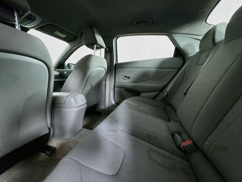 Used 2021 Hyundai Elantra SE FWD image 22