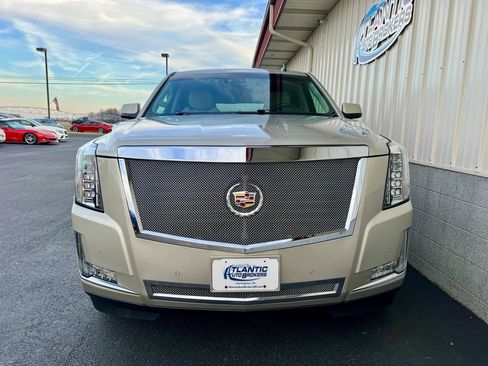 Used 2015 Cadillac Escalade Luxury image 9