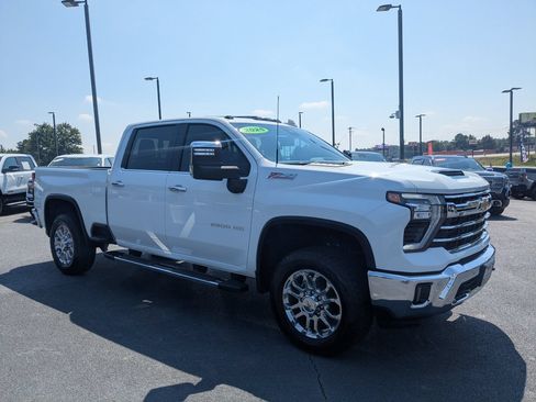 Used 2025 Chevrolet Silverado 2500 LTZ w/ LTZ Premium Package AWD/4WD image 3