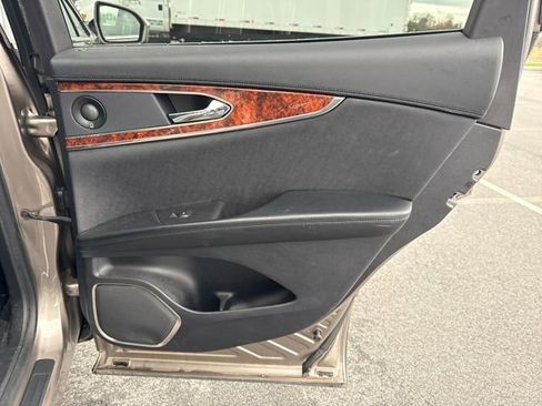 Used 2019 Lincoln Nautilus Reserve image 16