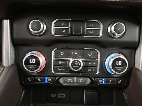 Used 2022 GMC Yukon SLT w/ SLT Premium Package RWD image 10
