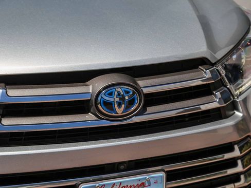 Used 2018 Toyota Highlander Limited Platinum AWD/4WD image 12