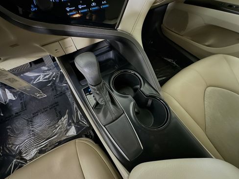 Used 2019 Toyota Camry LE FWD image 21