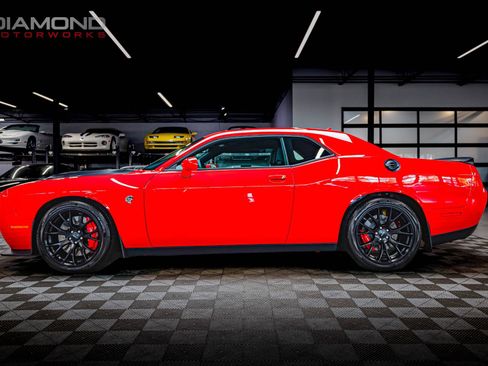 Used 2015 Dodge Challenger SRT Hellcat RWD image 17