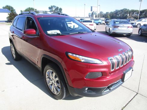 Used 2016 Jeep Cherokee Limited AWD/4WD image 5