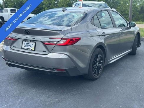 Used 2025 Toyota Camry SE FWD image 3