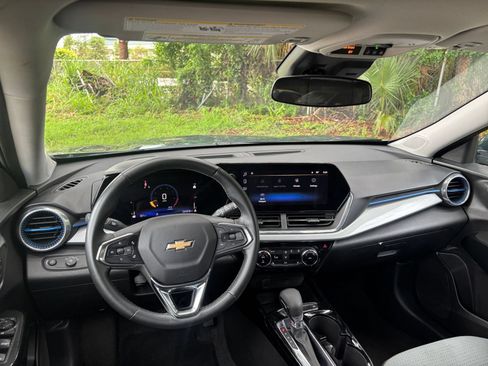 Used 2025 Chevrolet Trax LT w/ LT Convenience Package FWD image 31