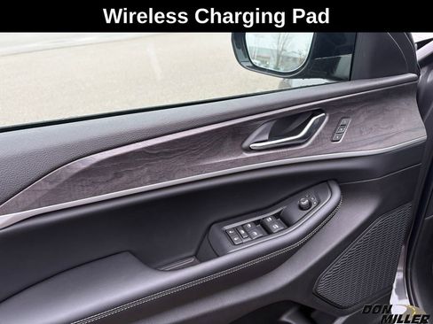 New 2025 Jeep Grand Cherokee Limited w/ Luxury Tech Group II image 10