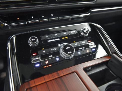 Used 2023 Lincoln Navigator Reserve AWD/4WD image 22
