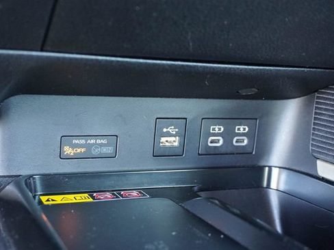 Used 2025 Toyota Camry SE FWD image 19