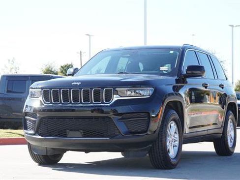 Certified 2023 Jeep Grand Cherokee Laredo w/ Luxury Tech Group I image 3