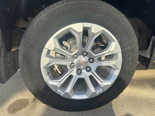 Used 2023 Chevrolet Silverado 1500 LTZ w/ LTZ Convenience Package II AWD/4WD image 8
