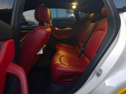 Used 2017 Maserati Levante image 14