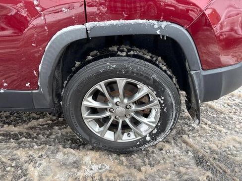 Used 2020 Jeep Cherokee Latitude Plus image 27