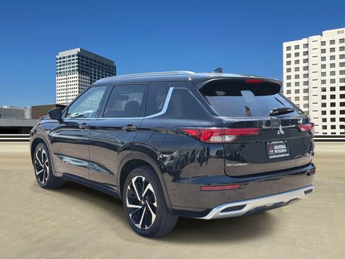 Used 2024 Mitsubishi Outlander 4WD Plug-In Hybrid image 3