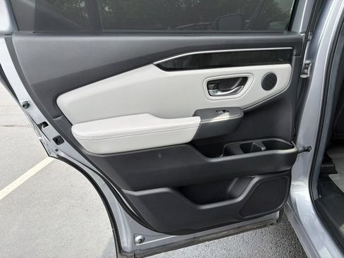 Used 2025 Honda Pilot Elite image 20
