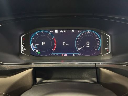 Used 2022 Volkswagen Taos SEL w/ Panoramic Sunroof Package AWD/4WD image 28
