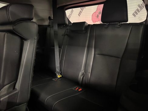 Used 2022 Toyota Highlander XLE image 24