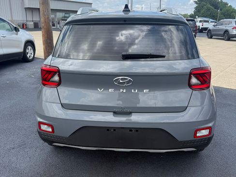 Used 2020 Hyundai Venue SEL FWD image 5