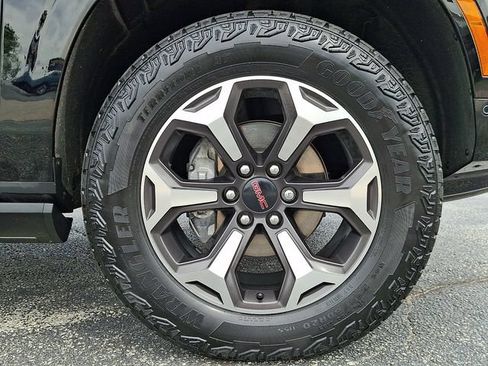 Used 2025 GMC Yukon XL AT4 Ultimate AWD/4WD image 8