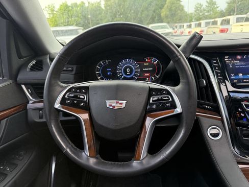 Used 2017 Cadillac Escalade Luxury RWD image 24