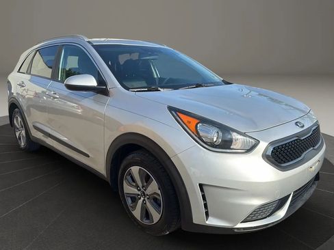 Used 2019 Kia Niro LX image 3
