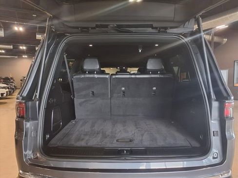 Used 2024 Jeep Wagoneer L Series II w/ Flexible Seating Group image 12