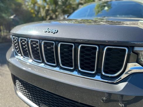 Used 2023 Jeep Grand Cherokee Limited AWD/4WD image 6