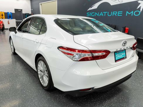 Used 2018 Toyota Camry XLE FWD image 8