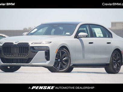 New 2025 BMW 760i xDrive w/ Premium Package